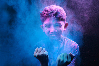 Enfants fascinés par les couleurs Nouwee.