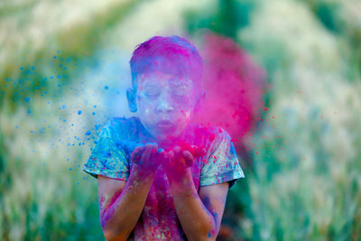 Atelier créatif avec poudre colorée Nouwee.